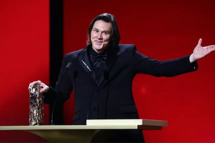 El discurso de Jim Carrey fue muy emotivo: recordó a su padre y le agradeció a su familia. A su vez, le dedicó unas tiernas palabras a su novia
