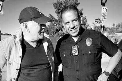 La reaparición pública de Bruce Willis: el actor felicitó a los socorristas que trabajan en los incendios de Los Ángeles