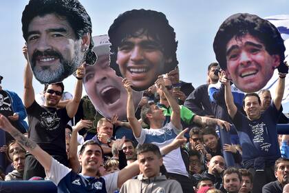 La recepción de los hinchas a Maradona en el bosque
