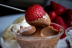 La receta afrodisíaca ideal para San Valentín que combina frutillas y chocolate