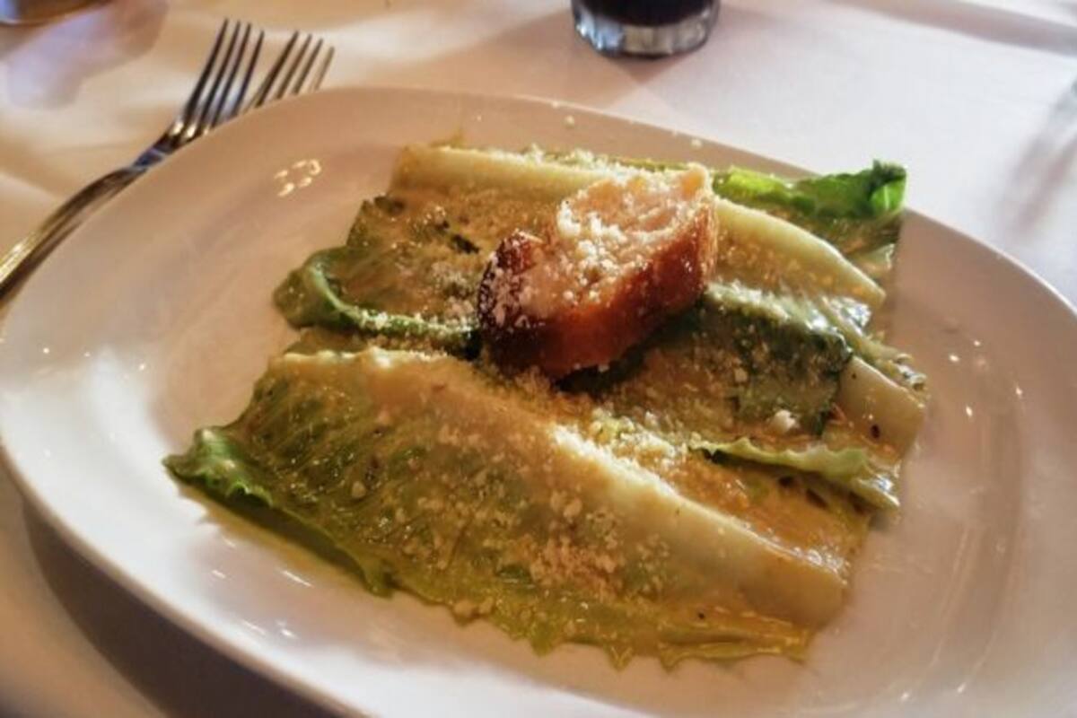 La receta más auténtica de la ensalada César es la que se sirve en un restaurante en Tijuana