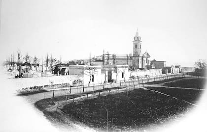 La Recoleta, antes de la reforma en el pórtico de Buschiazzo.
