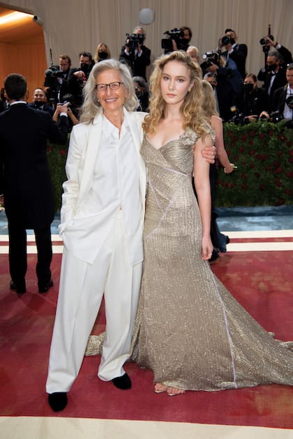 La reconocida fotógrafa Annie Leibovitz estuvo acompañada por su hija, Samuelle Leibovitz.