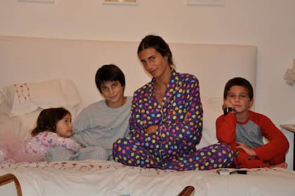 La recordada Romina Yan junto a sus tres hijos: Franco, el mayor, Valentín y Azul