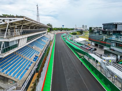 La recta principal y vista del paddock del circuito José Carlos Pace de Interlagos (San Pablo), sede del Gran Premio de F1 de Brasil