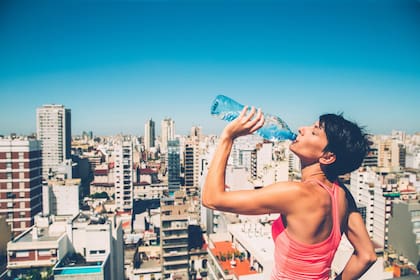 La recuperación implica hidratación, nutrición saludable y sueño de calidad