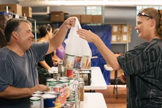 Comida gratis en Chicago: dónde y cuándo retirar bolsas de alimentos del 8 al 12 de junio