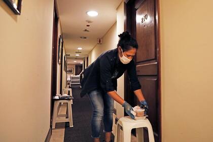 La red extra hospitalaria en la ciudad ya suma 50 hoteles donde se aislan a los pacientes leves de coronavirus