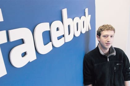 La red Facebook, creada por Mark Zuckerberg, cumple 20 años