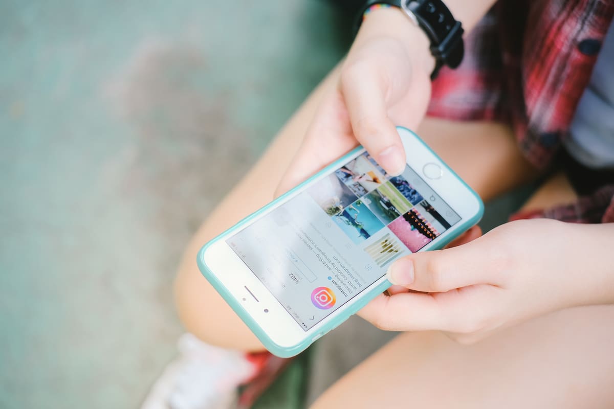 La red social de fotografía y video digital de Facebook sumó nuevas funciones para promover conversaciones con tono positivo con el objetivo de combatir el acoso online