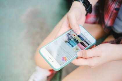 La red social de fotografía y video digital de Facebook sumó nuevas funciones para promover conversaciones con tono positivo con el objetivo de combatir el acoso online