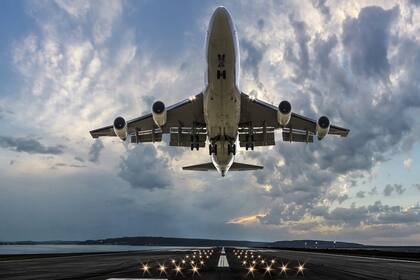 Los pilotos efectuaron el retorno del Boeing 777 a menos de una hora del despegue del vuelo transatlántico