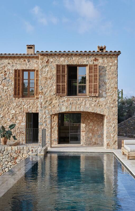 Una casa en Mallorca con una ubicación tan única que valía la pena invertir en toda mejora posible para rescatarla de la ruina.