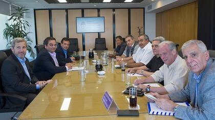 La reforma laboral que impulsa el Gobierno será por sectores y por ahora no se prevé un proyecto de ley