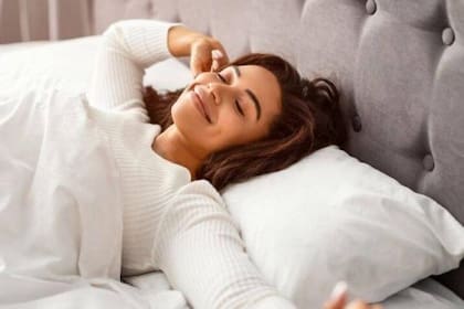 La regla consiste en que la persona con insomnio se levante de la cama después de 15 minutos de vigilia