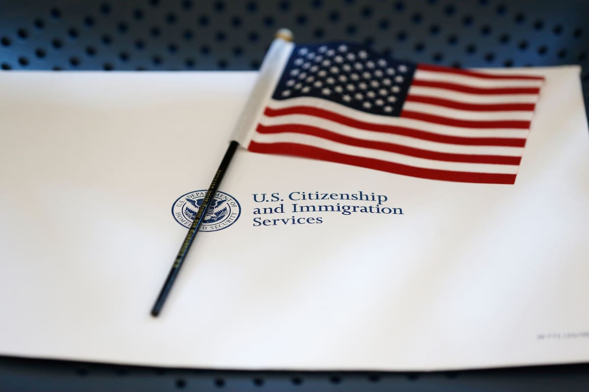 La regla del Uscis que favorece a solicitantes de ciudadanía estadounidense que tengan más de 50 años