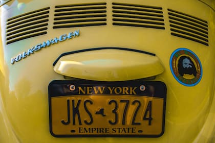 La regla en Nueva York que prohíbe tapar las placas de los vehículos