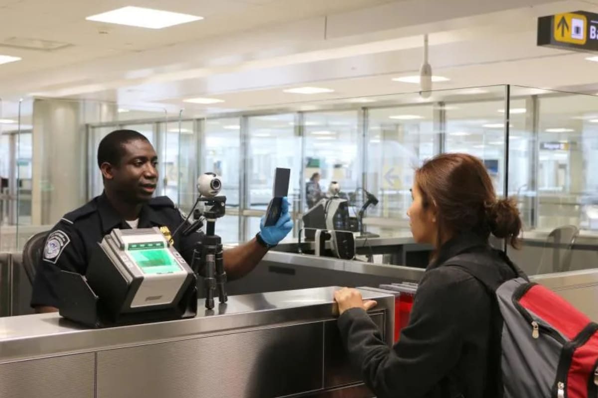 La regla migratoria aplica para los extranjeros que son oriundos de países afectados por la prohibición de viaje a EE.UU.