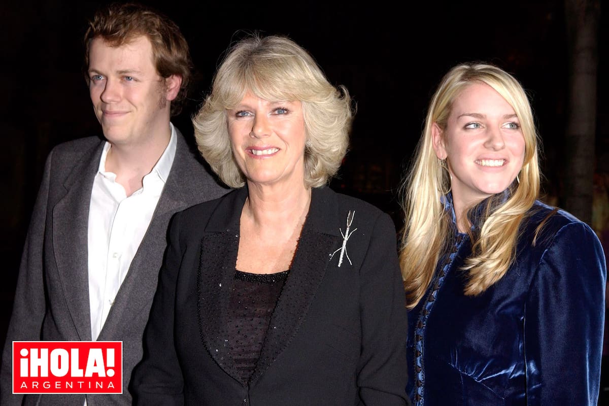 La Reina con sus dos hijos, Thomas Parker Bowls y Laura Lopes (usa el apellido de su marido). Él es escritor y crítico gastronómico y ella, especialista en arte.