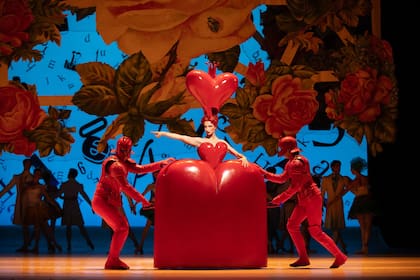 La Reina de Corazones, villana de esta trama de fantasía, en la gran producción de "Alice's Adventures in Wonderland" que el Teatro Colón estrenará el 16 de julio