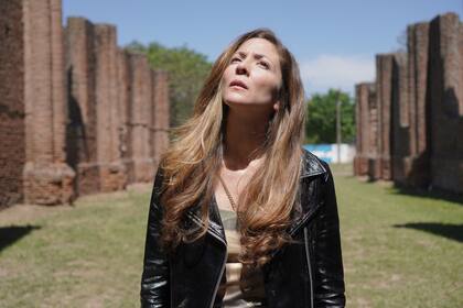 La reina desnuda (2022), de José Celestino Campusano.