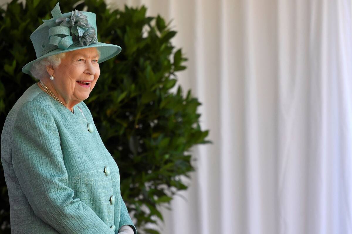 La Reina está aislada con su marido, sin el resto de la familia