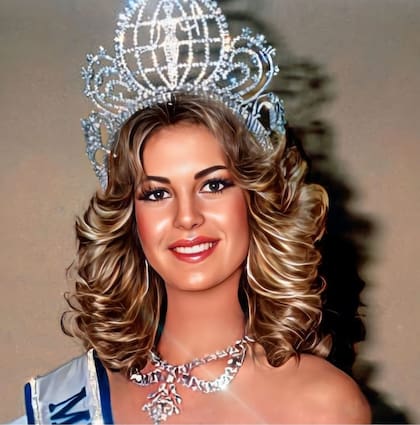 La reina: Irene Sáez con la corona que la llevó a la fama.
