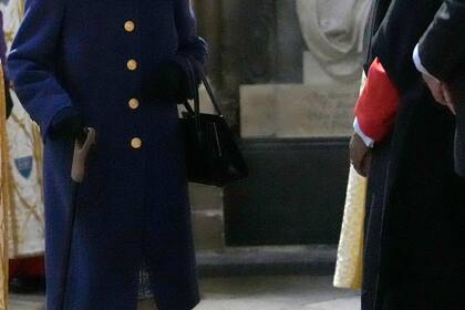 La reina Isabel II de Inglaterra llega a un servicio en la Abadía de Westminster para conmemorar el centenario de la Real Legión Británica, el martes 12 de octubre de 2021 en Londres. (AP Foto/Frank Augstein, Pool)