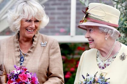 La reina Isabel II le ha concedido a Camilla la orden más prestigiosa del Reino Unido