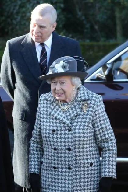 La reina Isabel II y su hijo Andrés, cuando el príncipe todavía hacía apariciones públicas