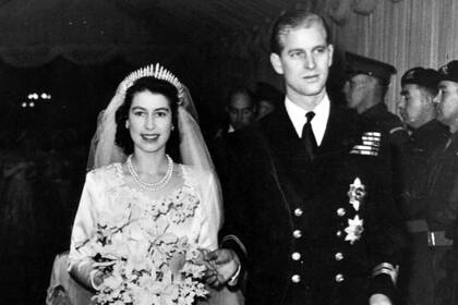 La reina Isabel le contó la verdad sobre su tiara de boda a la duquesa de Cambridge