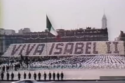 La reina Isabel volvió a México en 1983, pero según los expertos no tuvo el mismo recibimiento que en 1975 (Foto: Captura de video de la transmisión de Televisa)