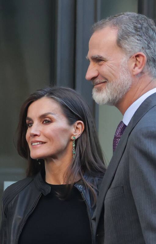 La Reina Letizia y el Rey Felipe a la salida del restaurante, el 20 de diciembre de 2023, en Madrid (España). Archivo /LA NACION