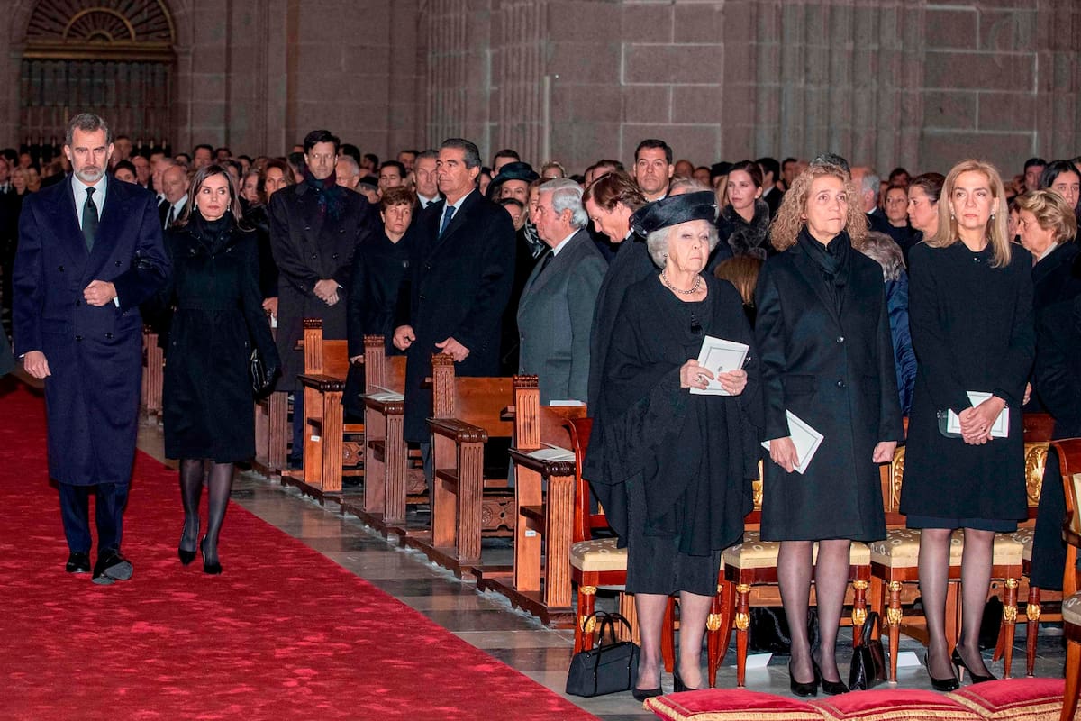 La reina Letizia y la infanta Cristina coincidieron en el funeral de la infanta Pilar.