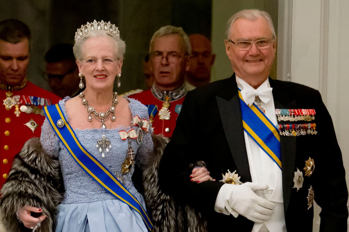 La reina Margarita y el príncipe Enrique en una imagen de 2015, cuando ofrecieron un banquete de Estado en el palacio de Christiansborg para celebrar la vista del rey Guillermo y la reina Máxima de Holanda (Photo by Julian Parker/UK Press via Getty Images)