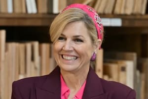 La reina Máxima causó furor con el accesorio que lució en la cabeza durante una actividad (Foto: Instagram @buurmanutrecht)