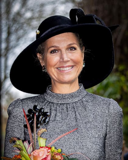 La reina Máxima causó sensación con su elegante y sofisticado sombrero negro