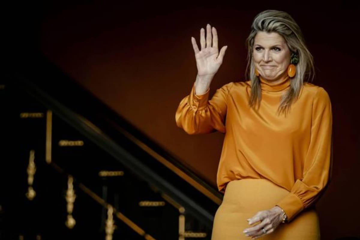 La reina Máxima con su total look naranja y los aros a juego; según un portavoz de la Casa de Orange, en el partido del próximo viernes alentaría a Países Bajos