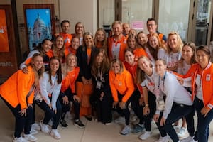 La reina Máxima, el rey Guillermo Alejandro y las princesas Amalia y Alexia visitaron a los atletas en París