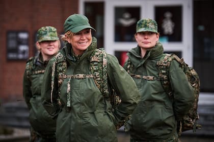 La reina Máxima entrena con el Ejército holandés