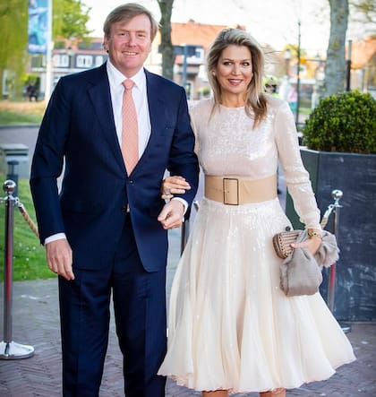 La reina Máxima luciendo un vestido de lentejuelas de Claes Iversen para el Día del Rey en abril de 2019 (Foto: Instagram @patrickvkatwijk)