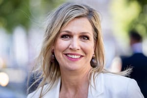 La reina Máxima participó de una actividad en Róterdam y causó furor con el prendedor que llevó en el hombro (Foto: Instagram @patrickvkatwijk)