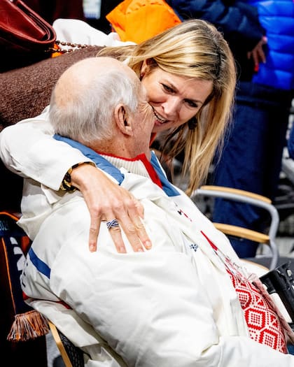 La reina Máxima se acercó a saludar al rey Harald de Noruega y a la reina Sonia