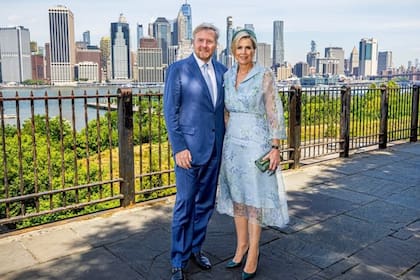La reina Máxima se lució con un espectacular outfit celeste durante su llegada a la ciudad de Nueva York