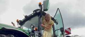 Máxima Zorreguieta volvió a salirse del protocolo y sorprendió a todos al manejar un tractor