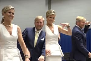 La reina Máxima Zorreguieta y el rey Guillermo Alejandro se salieron del libreto y bailaron sobre el escenario (Foto: Captura de video / Instagram @eo_blauwbloed)