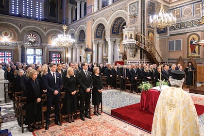 La reina, Pablo, Marie-Chantal y Odysseas –el cuarto de sus hijos–, junto a Sofía, reina emérita de España, en la catedral ateniense.