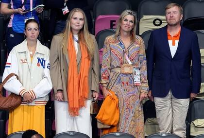 La reina usó el mismo look en julio de 2024 cuando asistió con sus dos hijas mayores y su marido a los Juegos Olímpicos de París (Foto: Instagram @queen.maxima)