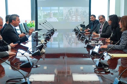 La relación de la Argentina con el Fondo Monetario Internacional es siempre tema de controversia entre los políticos