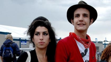 La relación de la cantante con Blake Fielder-Civil fue seguida de muy cerca por los periódicos sensacionalista